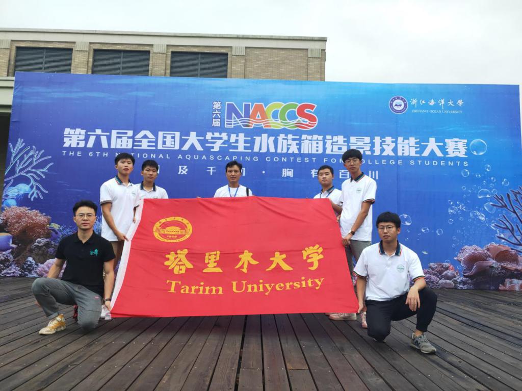 塔里木大学参赛队员在参赛现场合影